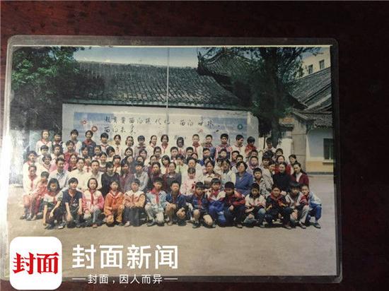 小学毕业于蜀南小学（原正东街小学）