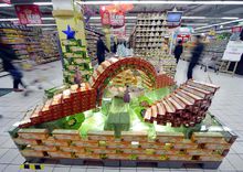 最终产品的形式之一：各种商品