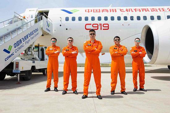 揭秘C919首飞：机长、副驾驶飞行时间均超1万小时（3）