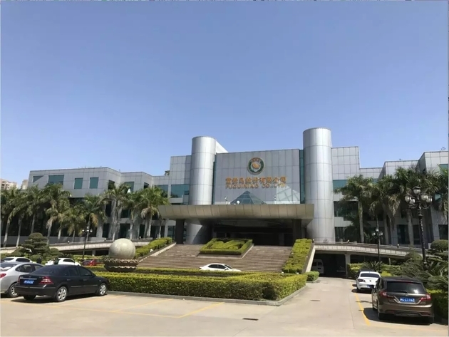 员工流失，一半厂房停工，欠债30亿！陆毅曾代
